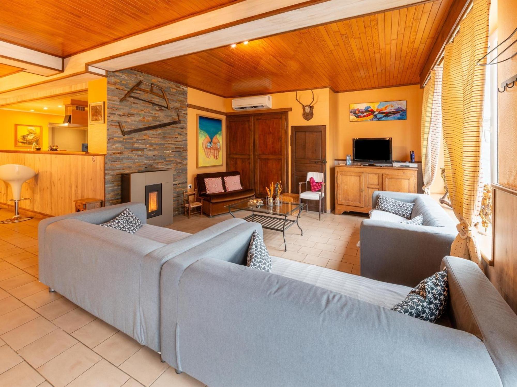 Holiday Home With Bubble Bath Florenville Extérieur photo